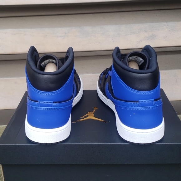 AIR JORDAN 1 MID - Picture 5 of 7